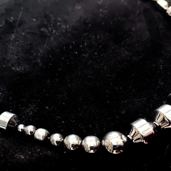 Detailed Hematite Necklace - Picture 3 of 5